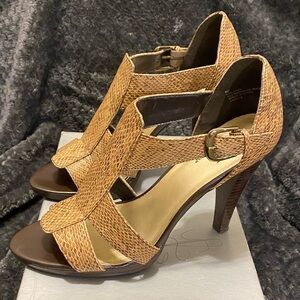 Women’s Brown Snakeskin heels from JC Penny brand Worthington in size 8